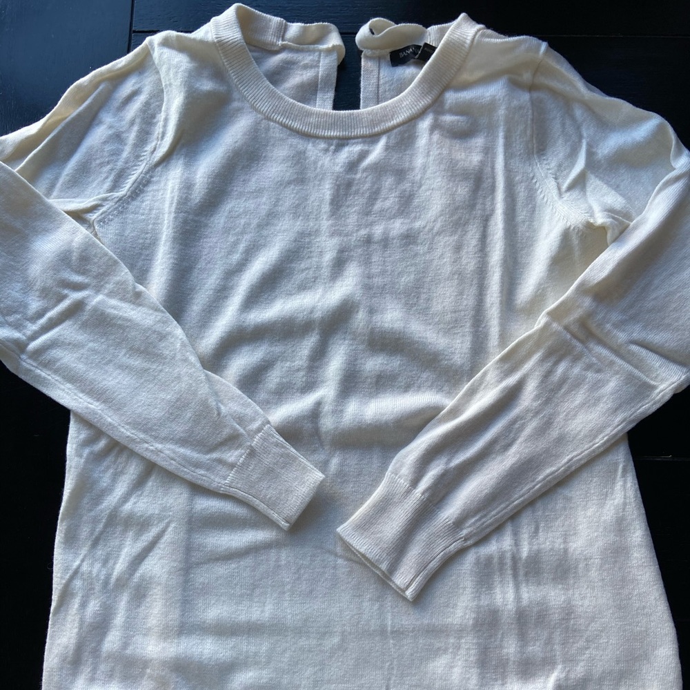 Banana republic sweater, Leigh’s weight tie back
